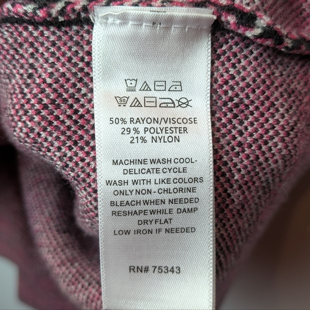 TAHARI Women Sweater Turtleneck Long Sleeve Super Soft Size Medium Black White - Picture 6 of 9